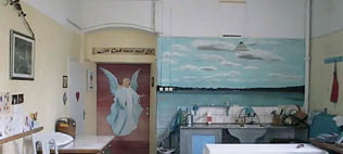 väggmålning ljustern och en ängel med texten " Låt Gud vara med Er"